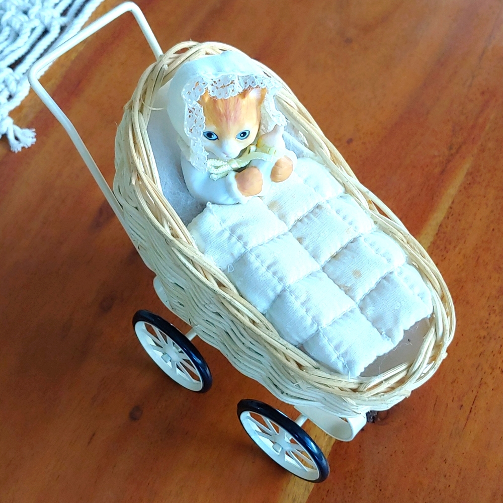 1988 Enesco Jeanette Curley Baby Kitten Carriage Music Box